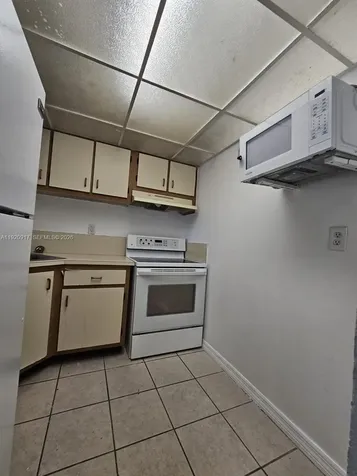 4550 NW 9th Street Miami FL 33126