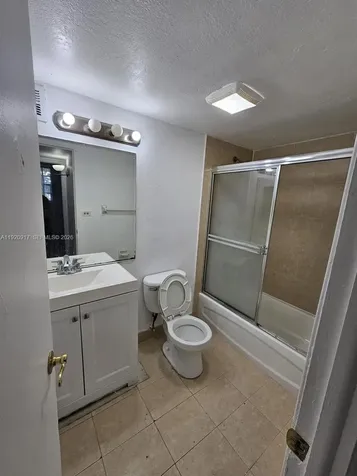 4550 NW 9th Street Miami FL 33126