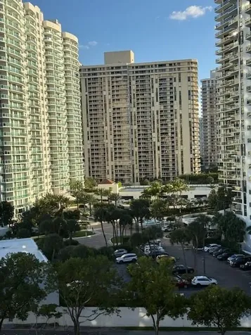 20505 E Country Club Drive Aventura FL 33180
