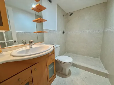 400 Kings Point Drive Sunny Isles Beach FL 33160