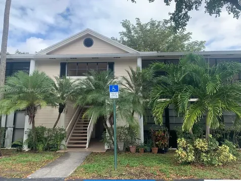 907 NE 199th Street Miami FL 33179