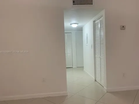 907 NE 199th Street Miami FL 33179