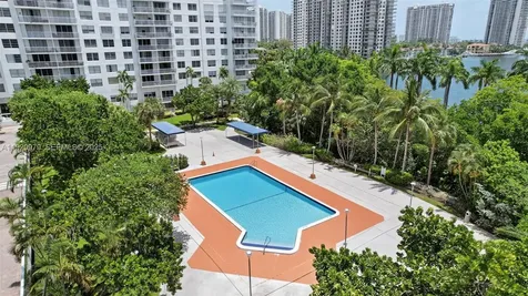 2851 NE 183rd Street Aventura FL 33160
