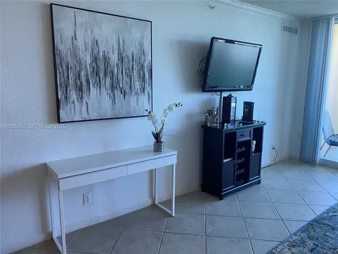 2501 S Ocean Drive Hollywood FL 33019