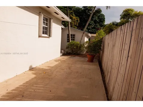 6384 SW 31st Street Miami FL 33155