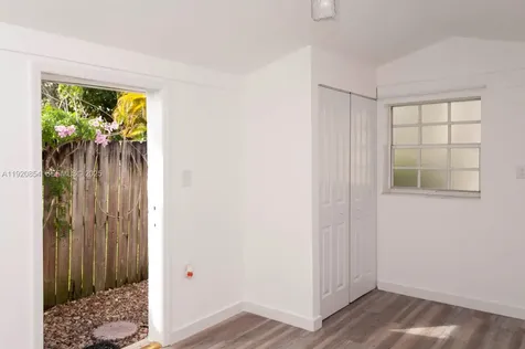 6384 SW 31st Street Miami FL 33155