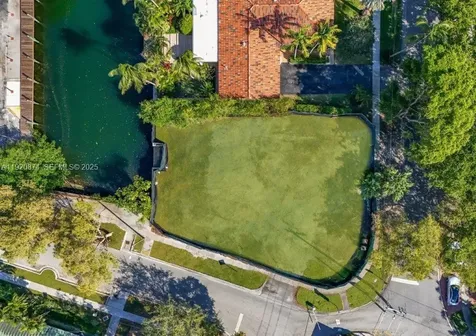 1805 Ixora Road North Miami FL 33181