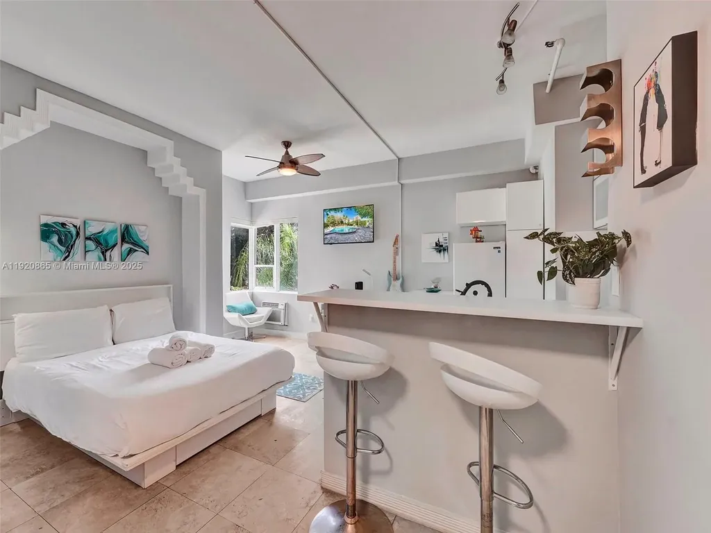 255 W 24th Street Miami Beach FL 33140