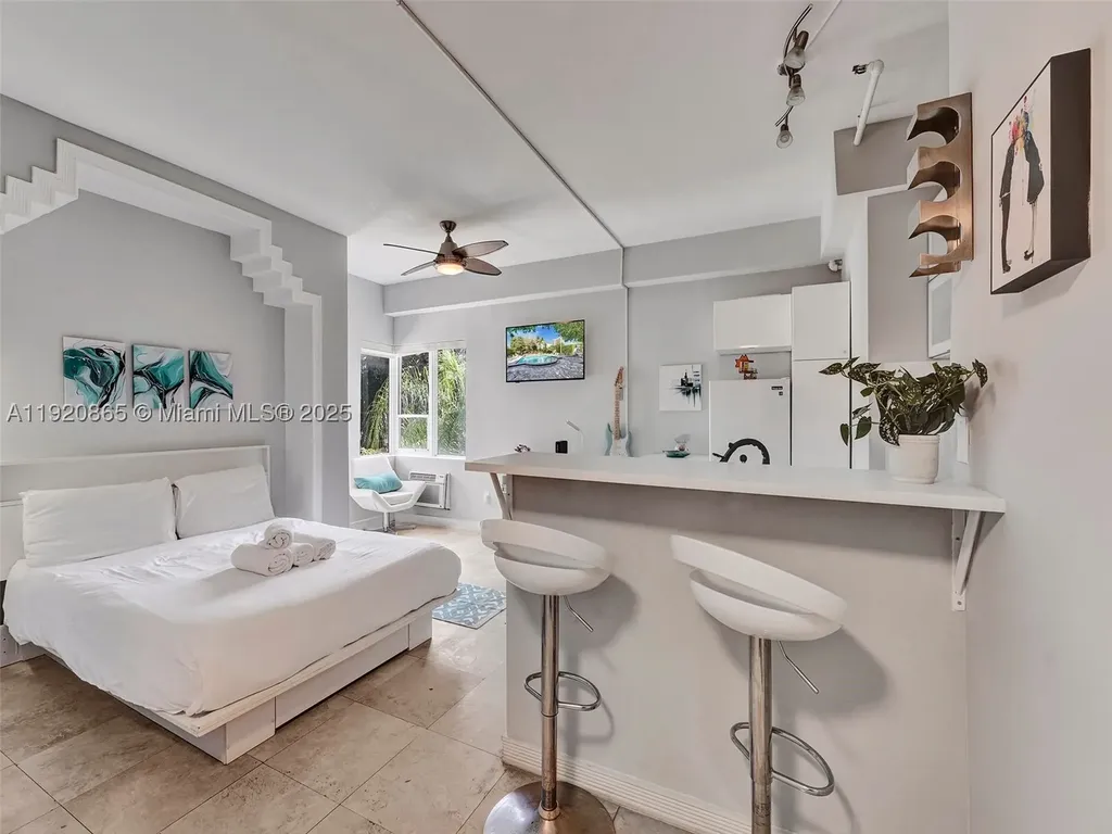 255 W 24th Street Miami Beach FL 33140