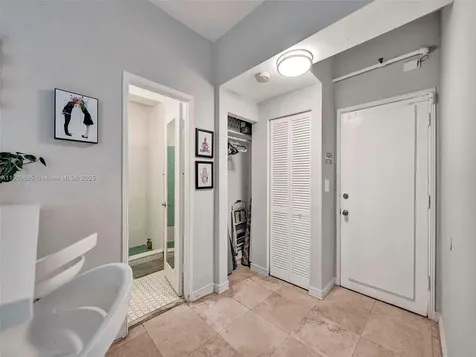 255 W 24th Street Miami Beach FL 33140