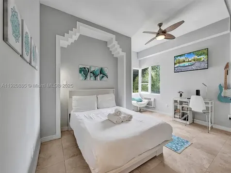255 W 24th Street Miami Beach FL 33140