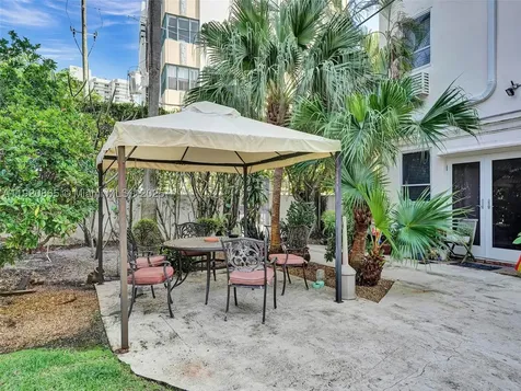 255 W 24th Street Miami Beach FL 33140
