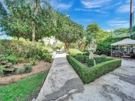 255 W 24th Street Miami Beach FL 33140