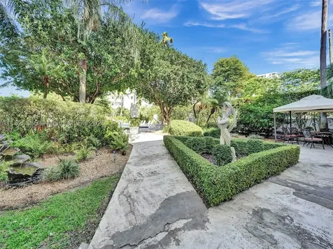255 W 24th Street Miami Beach FL 33140