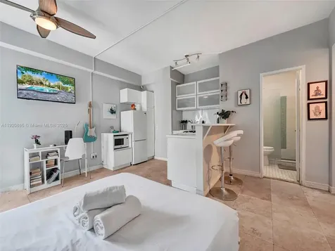 255 W 24th Street Miami Beach FL 33140