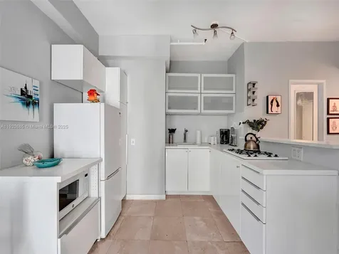 255 W 24th Street Miami Beach FL 33140