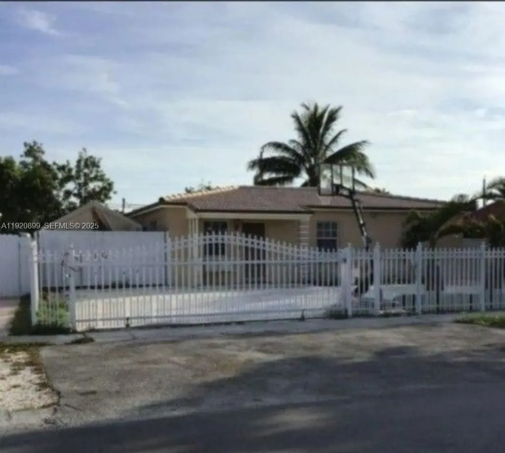 621 E 39th Street Hialeah FL 33013