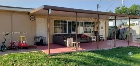 621 E 39th Street Hialeah FL 33013
