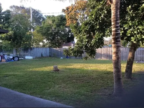 621 E 39th Street Hialeah FL 33013