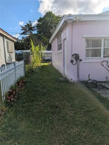 16931 NE 5th Court North Miami Beach FL 33162