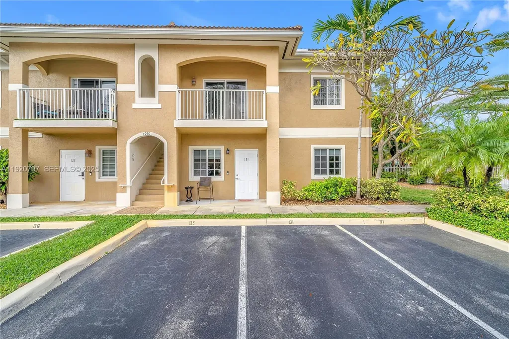 4950 Washington Street Hollywood FL 33021