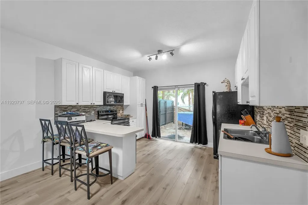 4950 Washington Street Hollywood FL 33021