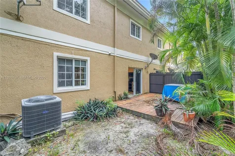4950 Washington Street Hollywood FL 33021