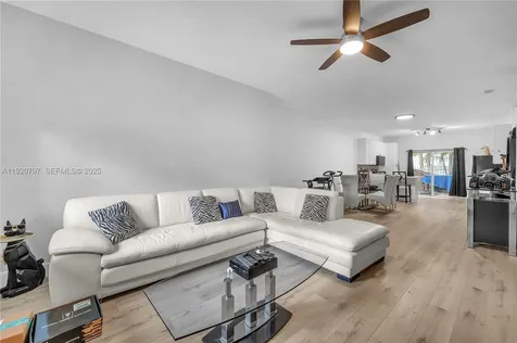 4950 Washington Street Hollywood FL 33021
