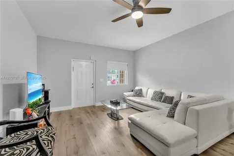 4950 Washington Street Hollywood FL 33021