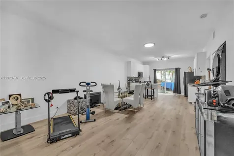 4950 Washington Street Hollywood FL 33021