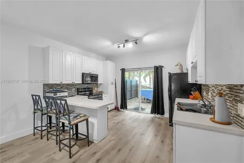 4950 Washington Street Hollywood FL 33021