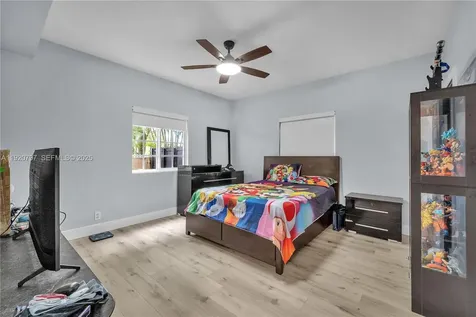4950 Washington Street Hollywood FL 33021