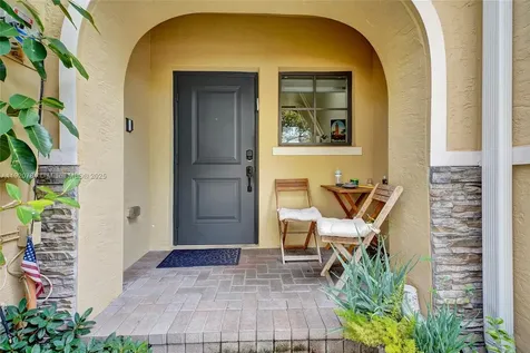 377 NE 194th Terrace Miami FL 33179