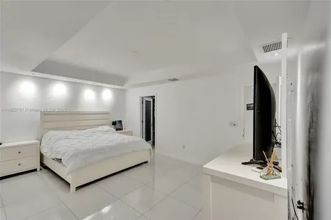 377 NE 194th Terrace Miami FL 33179