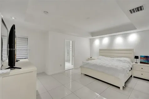 377 NE 194th Terrace Miami FL 33179