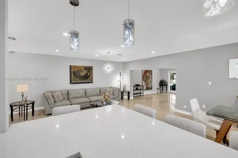 461 NE 115th Street Miami FL 33161