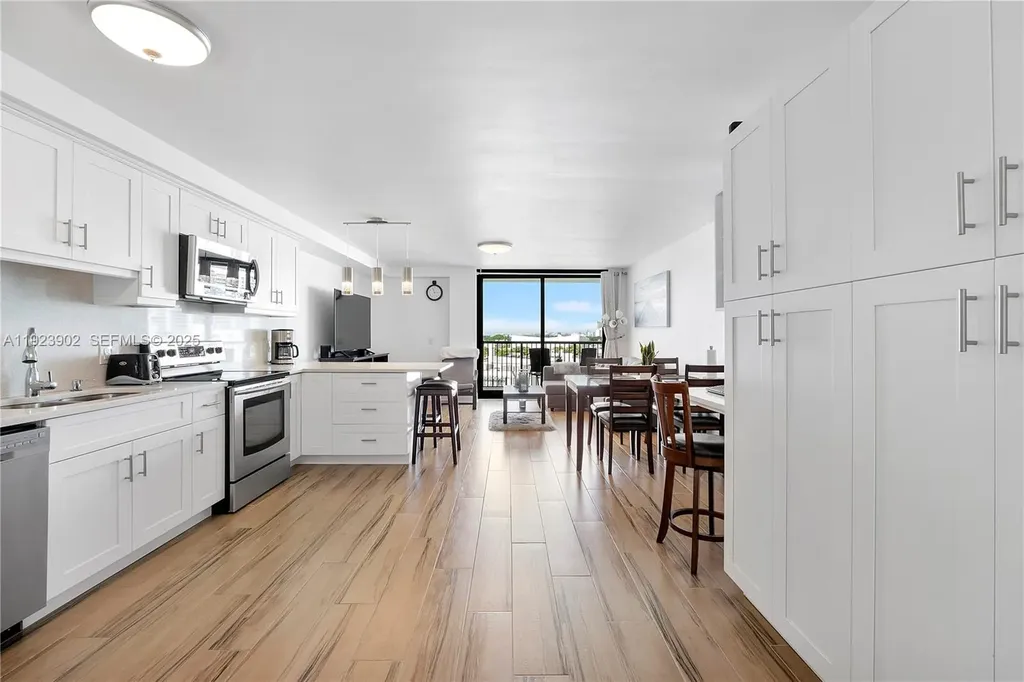 1800 Collins Avenue Miami Beach FL 33139