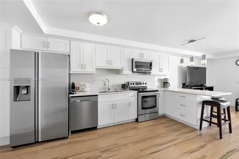 1800 Collins Avenue Miami Beach FL 33139