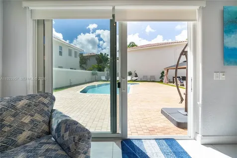 1547 Mariner Way Hollywood FL 33019