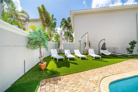 1547 Mariner Way Hollywood FL 33019