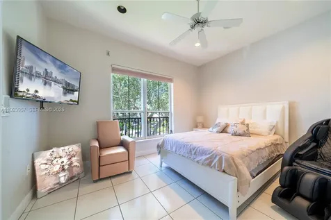 1547 Mariner Way Hollywood FL 33019