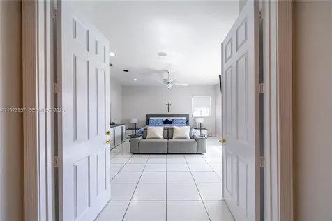 1547 Mariner Way Hollywood FL 33019