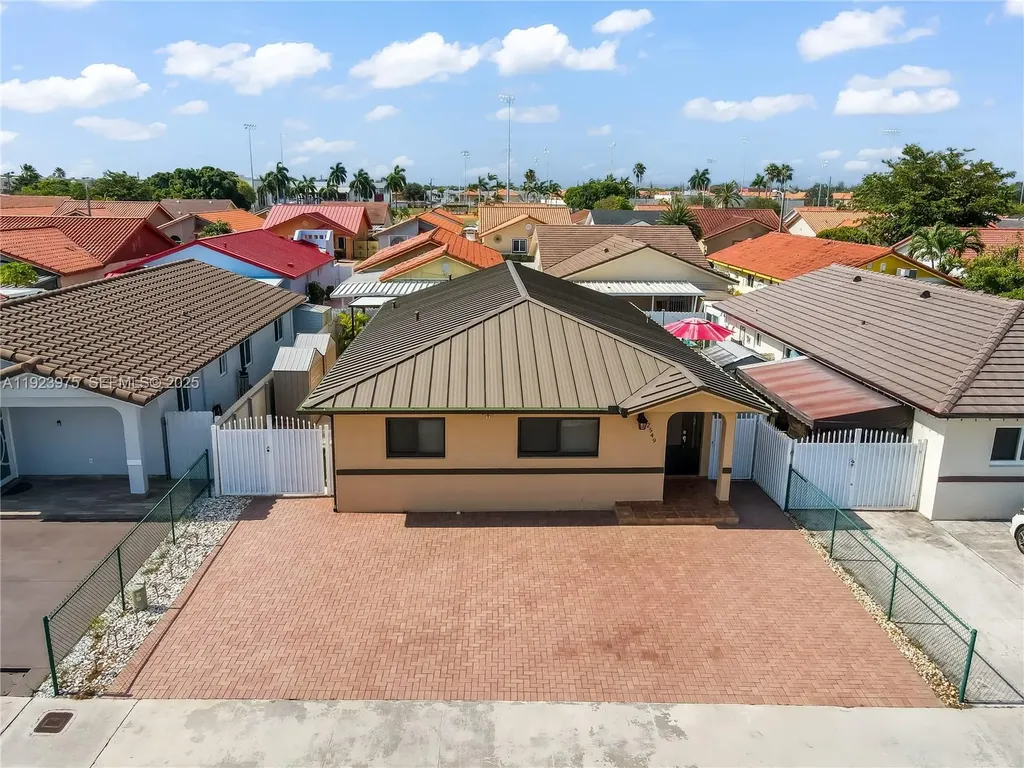 2549 W 72nd Place Hialeah FL 33016
