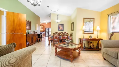 2549 W 72nd Place Hialeah FL 33016