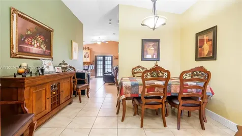 2549 W 72nd Place Hialeah FL 33016