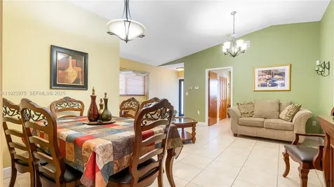 2549 W 72nd Place Hialeah FL 33016