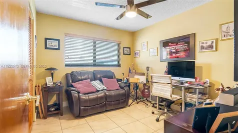 2549 W 72nd Place Hialeah FL 33016