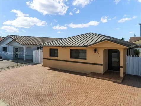 2549 W 72nd Place Hialeah FL 33016