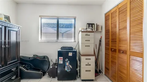 2549 W 72nd Place Hialeah FL 33016