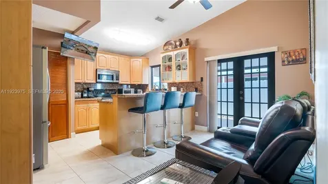 2549 W 72nd Place Hialeah FL 33016